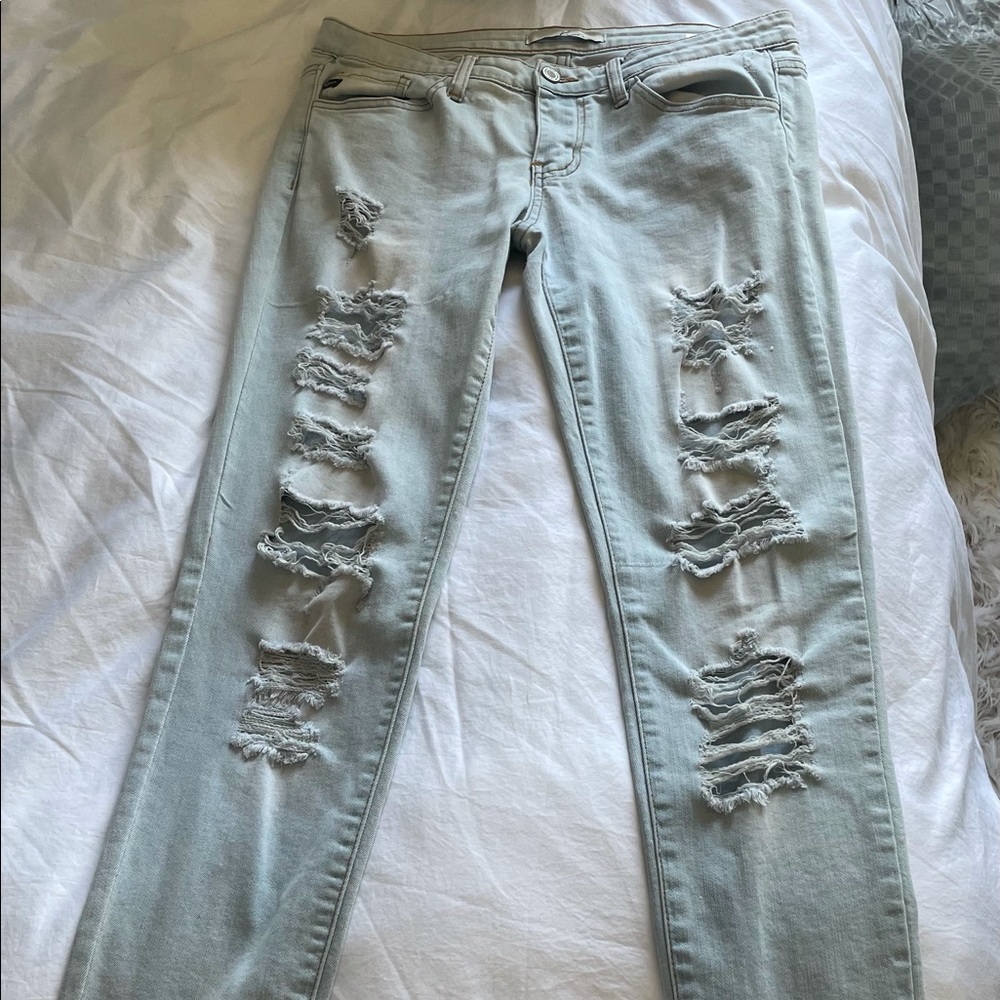 Used Kancan ripped jeggings in good condition!